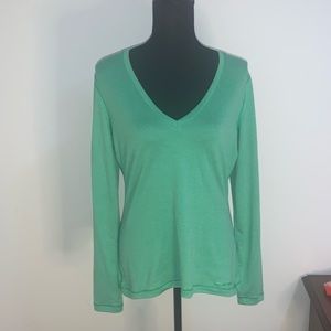 Women’s Under Armour Heat Gear Semi-Fitted V Neck Long Sleeve Shirt. Size Large